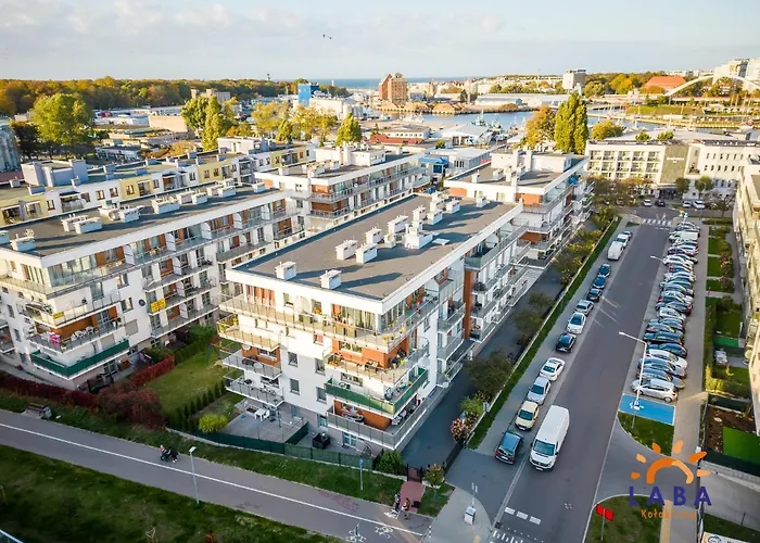 Laba Bursztynowe Z Miejscami Postojowymi דירה *