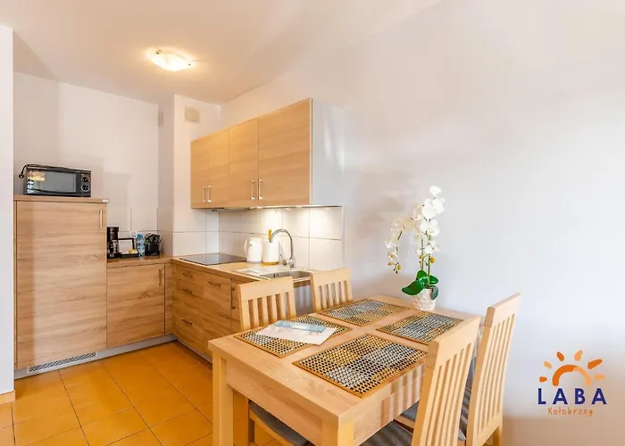 Laba Bursztynowe Z Miejscami Postojowymi דירה *