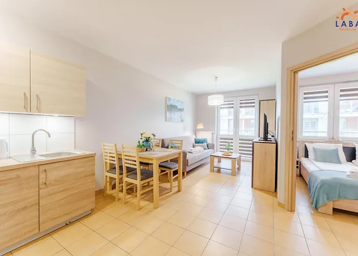 Laba Bursztynowe Z Miejscami Postojowymi דירה